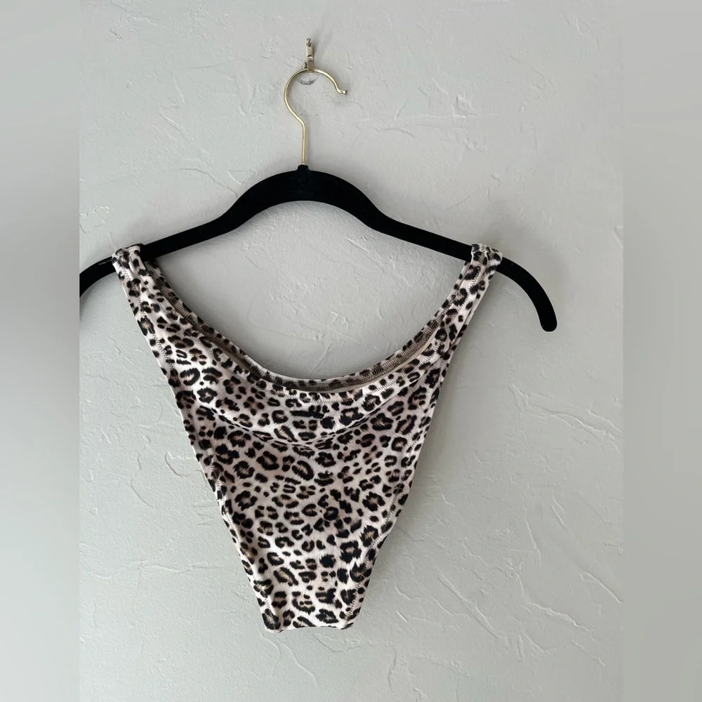 NEW SKIMS SWIM CHEEKY TANGA BIKINI BOTTOM CHAMPAGNE LEOPARD PRINT L